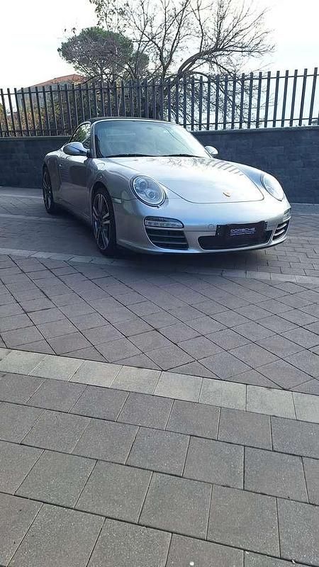 Usata Porsche 911 Carrera 4S Cabriolet 385 CV (283 kW) 2011 Argento metallizzato Cabrio