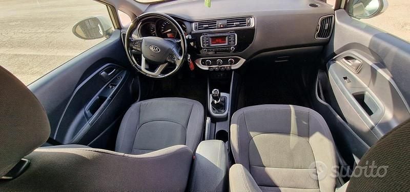 Usado Kia Rio 75 HP (55 kW) 2016 Citadino