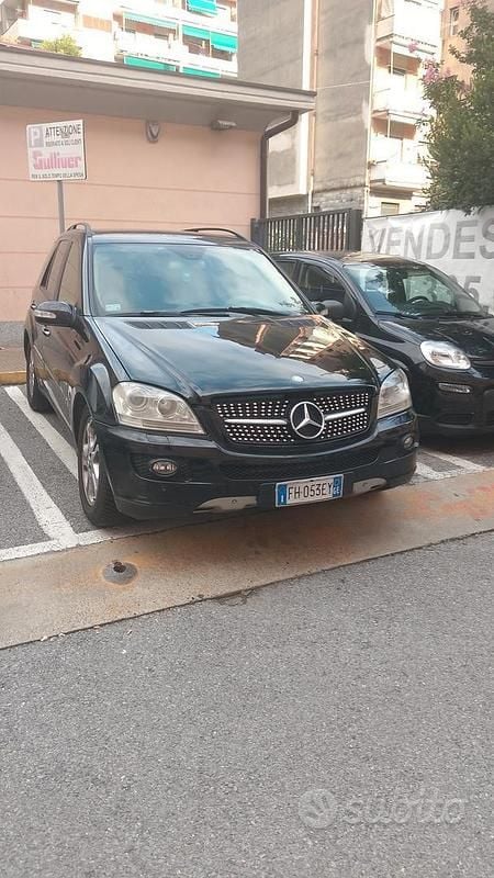 Nero Usata 2006 Mercedes ML320 SUV | 4800 € (Super prezzo) - Immagine 1/4