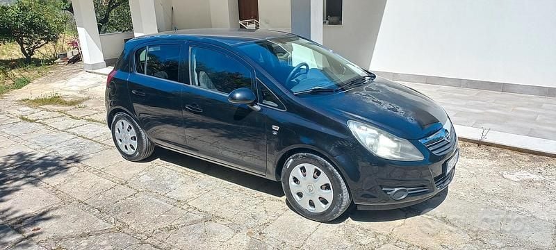 Usata Opel Corsa 75 CV (55 kW) 2010 Nero Utilitaria