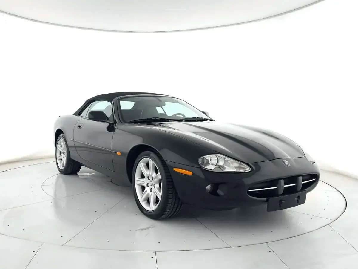 Usata Jaguar XK 284 CV (208 kW) 2000 Nero metallizzato Cabrio