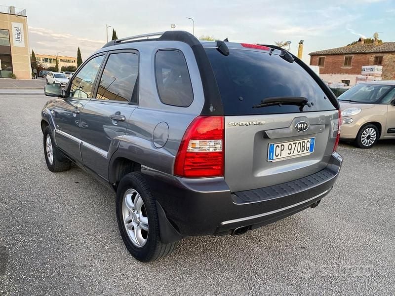 Usata Kia Sportage Active 112 CV (82 kW) 2005 Grigio SUV