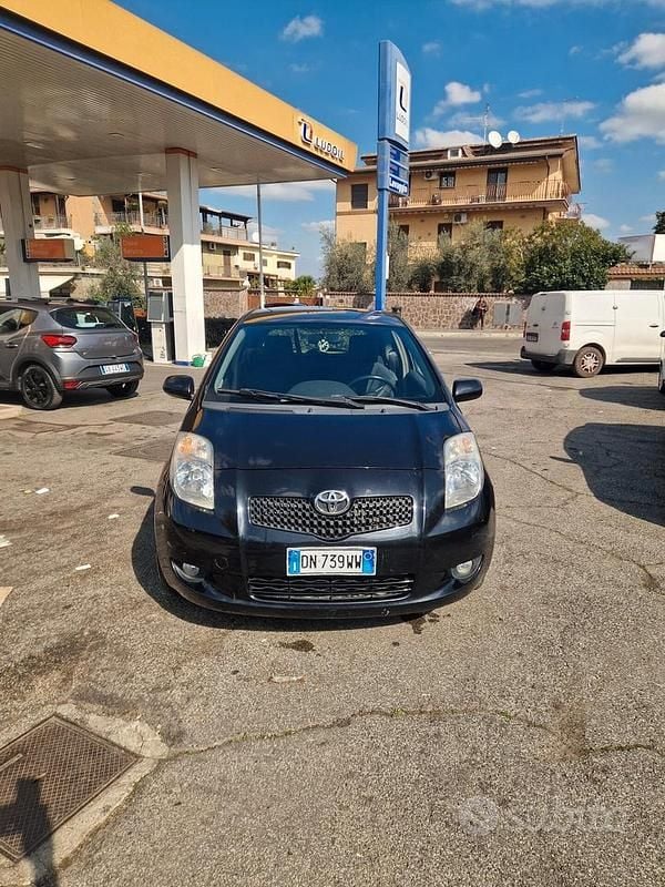 Usata Toyota Yaris 90 CV (66 kW) 2008 Nero Utilitaria