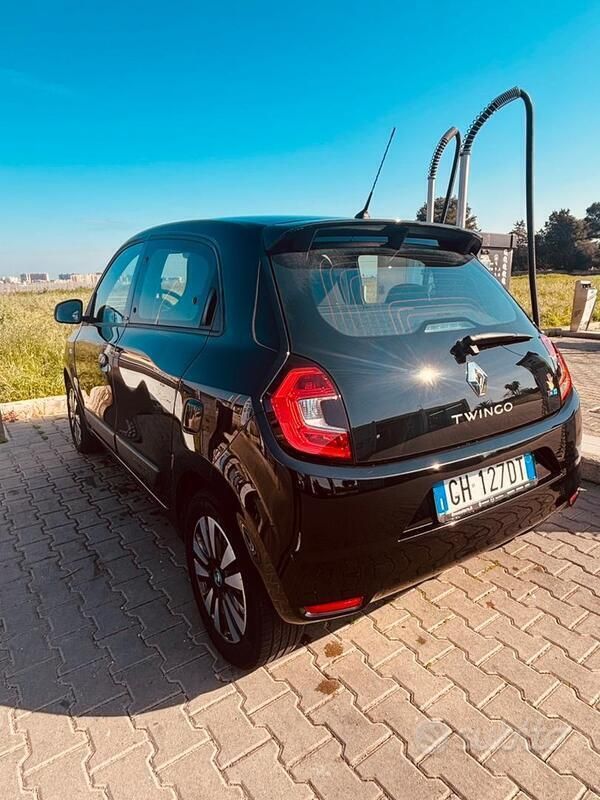 Usata Renault Twingo Zen 60 kW (82 CV) 2021 Nero Utilitaria