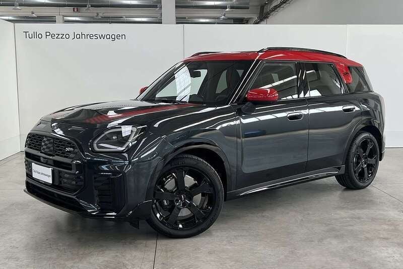 Legend grey metallizzato Usata 2024 Mini John Cooper Works Countryman SUV | 44.990 € (Molto cara) - Immagine 1/4