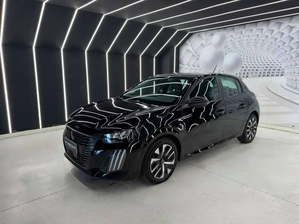 Usata Peugeot 208 Active 101 CV (74 kW) 2024 Nero Utilitaria