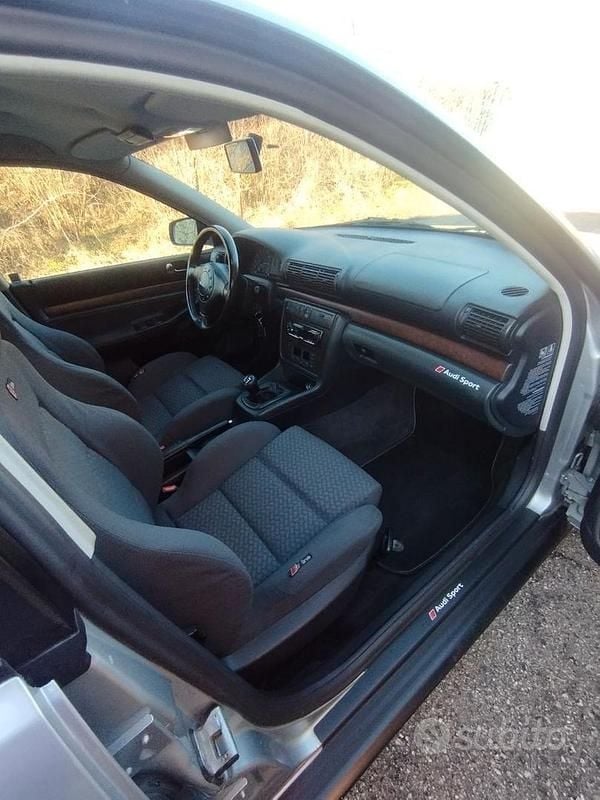 Usata Audi A4 180 CV (132 kW) 1997 Grigio Berlina