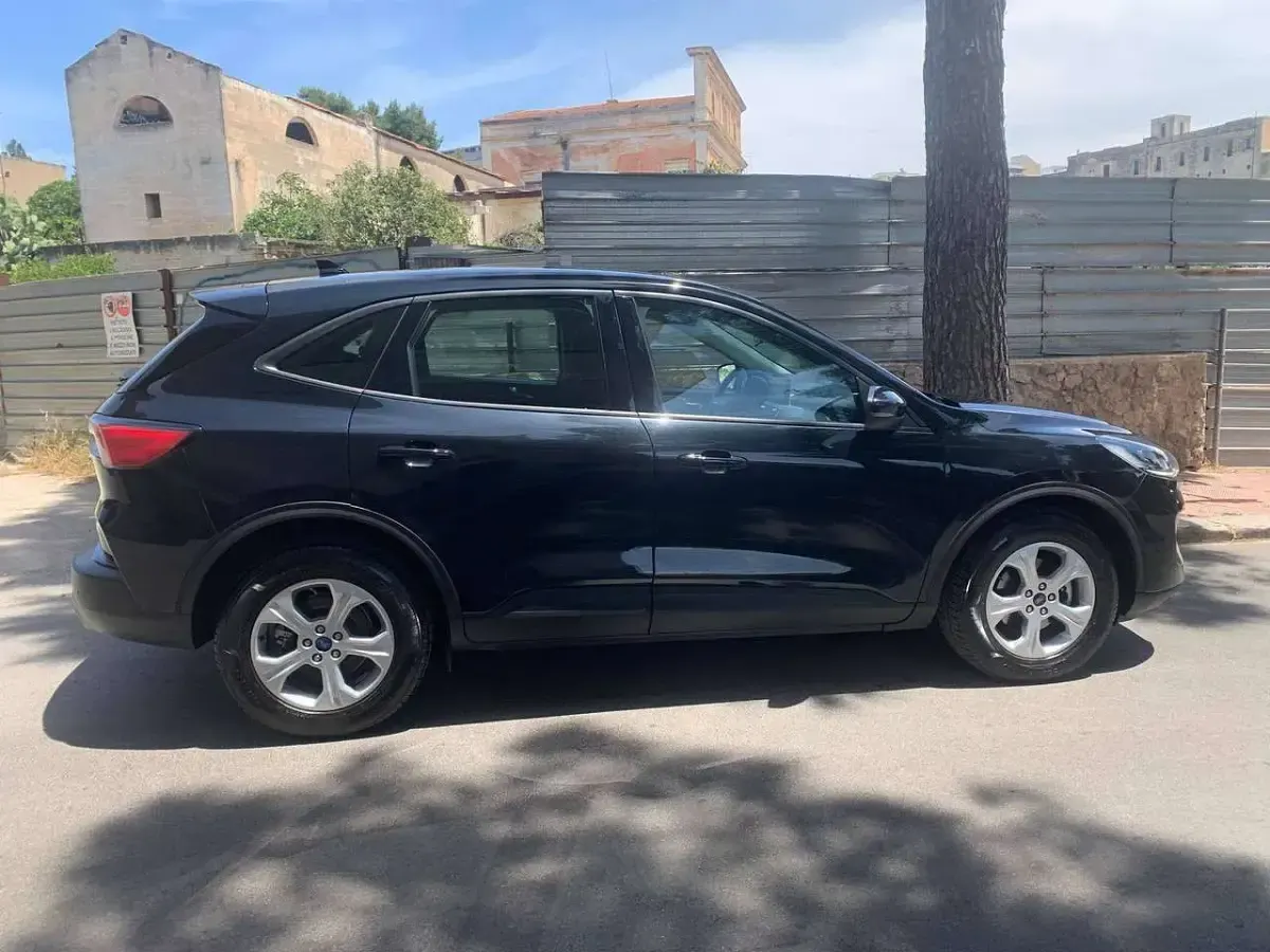 Usata Ford Kuga 120 CV (88 kW) 2022 Nero SUV
