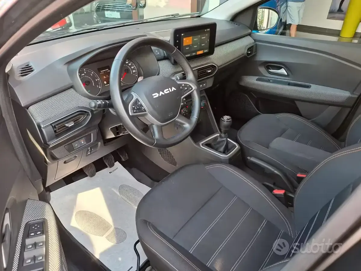 Usata Dacia Sandero Stepway 101 CV (74 kW) 2024 Grigio Berlina