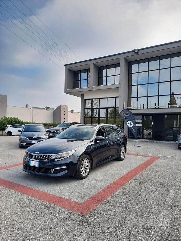 Nero Usata 2017 Kia Optima Station wagon | 9600 € (Buon prezzo) - Immagine 1/4