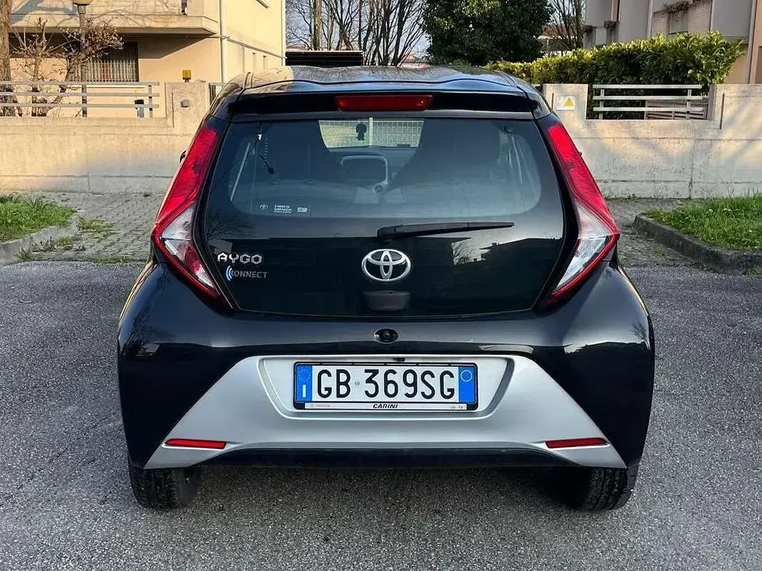 Usata Toyota Aygo Connect Style 72 CV (52 kW) 2020 Nero Utilitaria