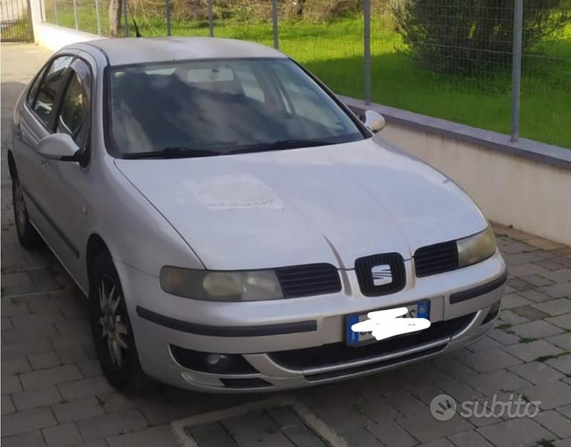 Begagnad Seat Leon 110 HK (80 kW) 2004 Grå Sedan