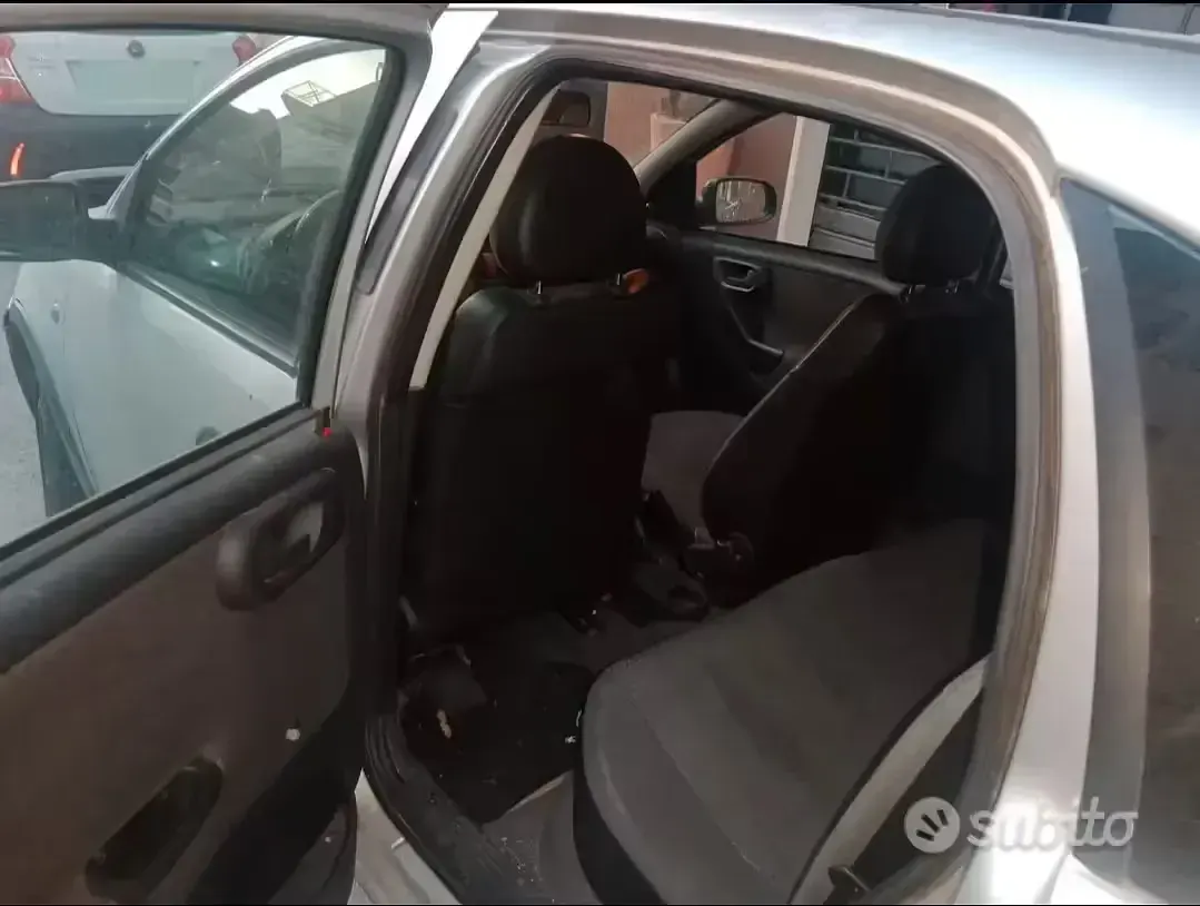 Usata Opel Corsa 75 CV (55 kW) 2003 Grigio Utilitaria