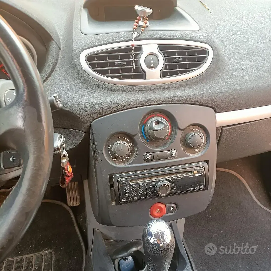 Usata Renault Clio 85 CV (62 kW) 2006 Blu Utilitaria