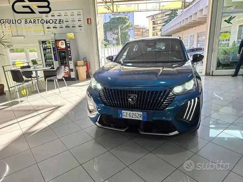 Usata Peugeot 2008 Allure 102 CV (75 kW) 2025 Verde SUV