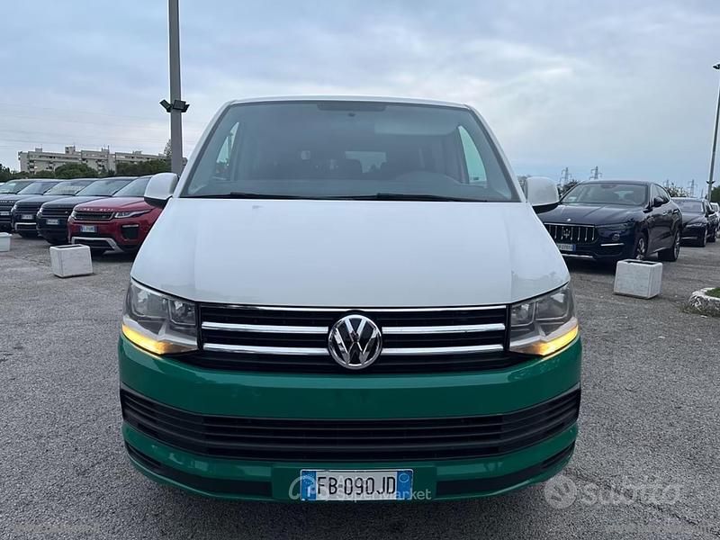 Usata VW Caravelle Comfortline 150 CV (110 kW) 2016 Verde Monovolume