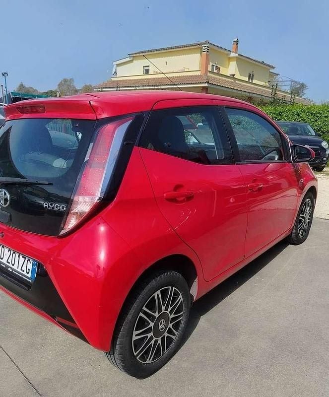 Brugt Toyota Aygo X-play 69 HK (50 kW) 2016 Rød Hatchback