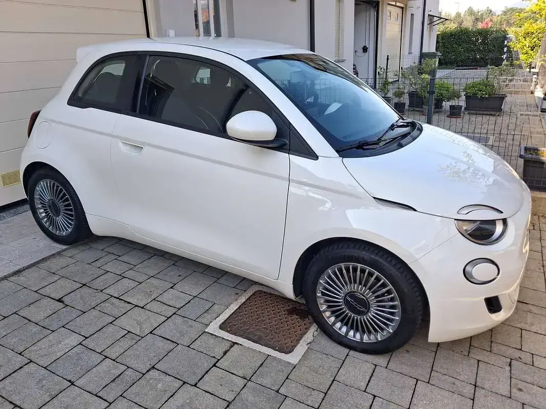 Usata Fiat 500e Icon 42 kW (58 CV) 2023 Bianco Utilitaria