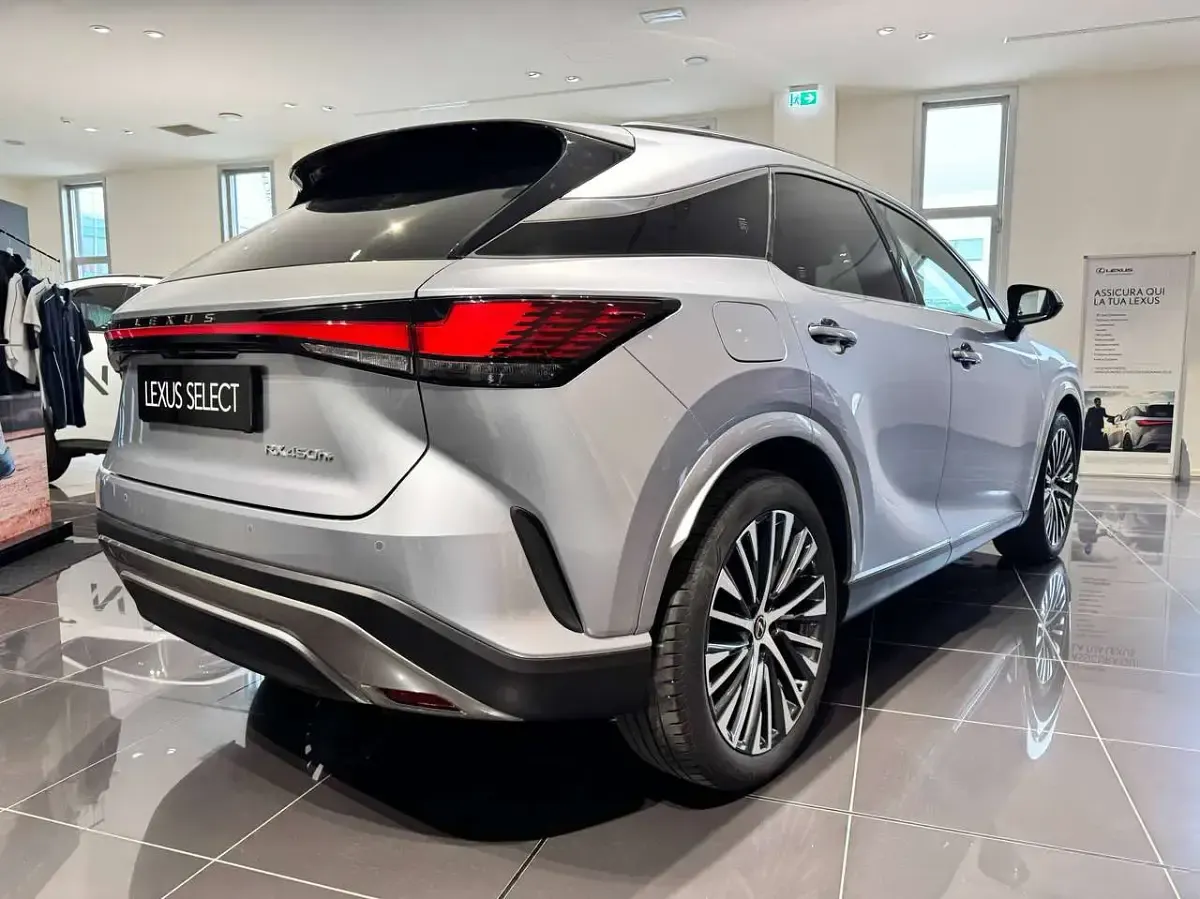 Usata Lexus RX450h Executive Line 185 CV (136 kW) 2023 Soni platino SUV