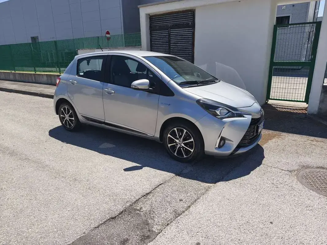 Usata Toyota Yaris Hybrid Active 73 CV (53 kW) 2018 Berlina