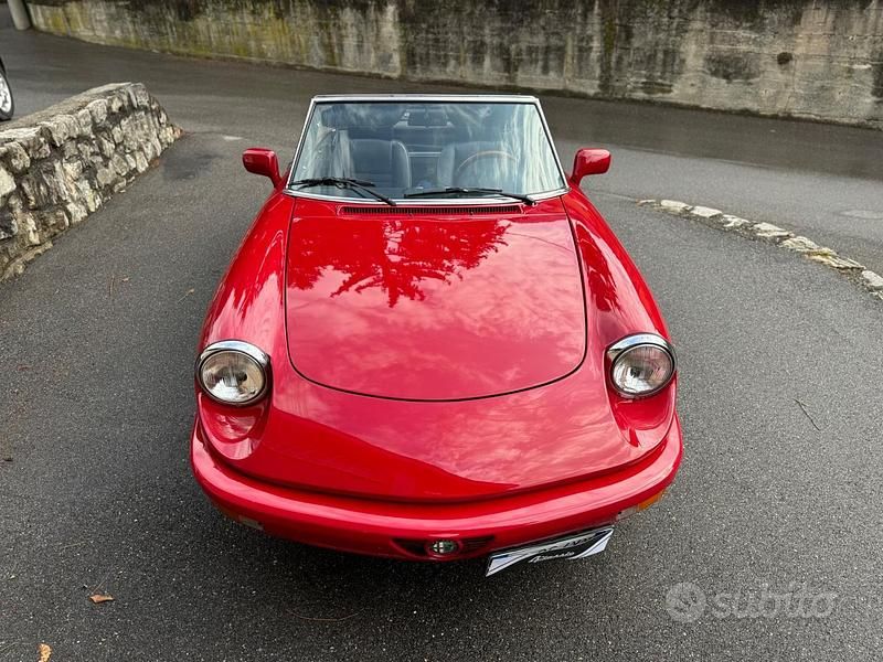 Usata Alfa Romeo Spider 122 CV (89 kW) 1990 Rosso Cabrio