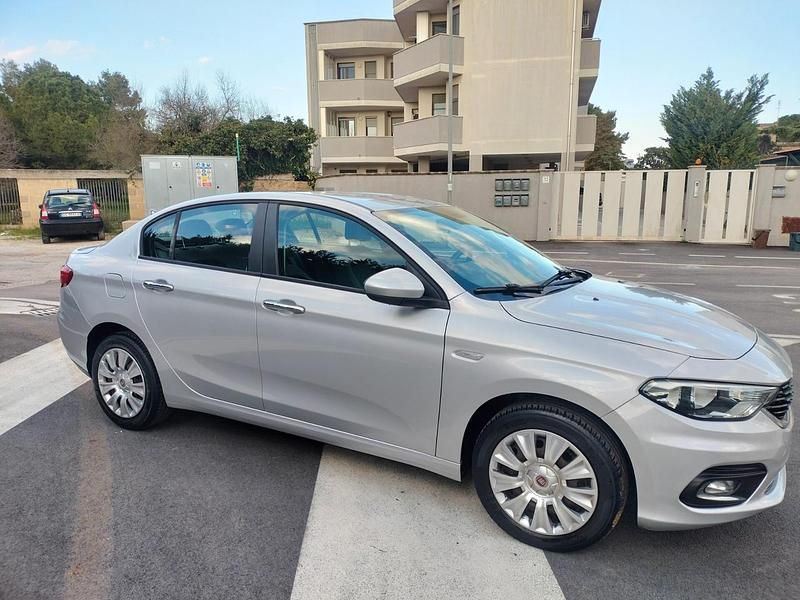 Usata Fiat Tipo Lounge 95 CV (69 kW) 2018 Argento Berlina