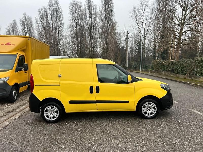 Usata Fiat Doblò 95 CV (69 kW) 2019 Giallo Monovolume