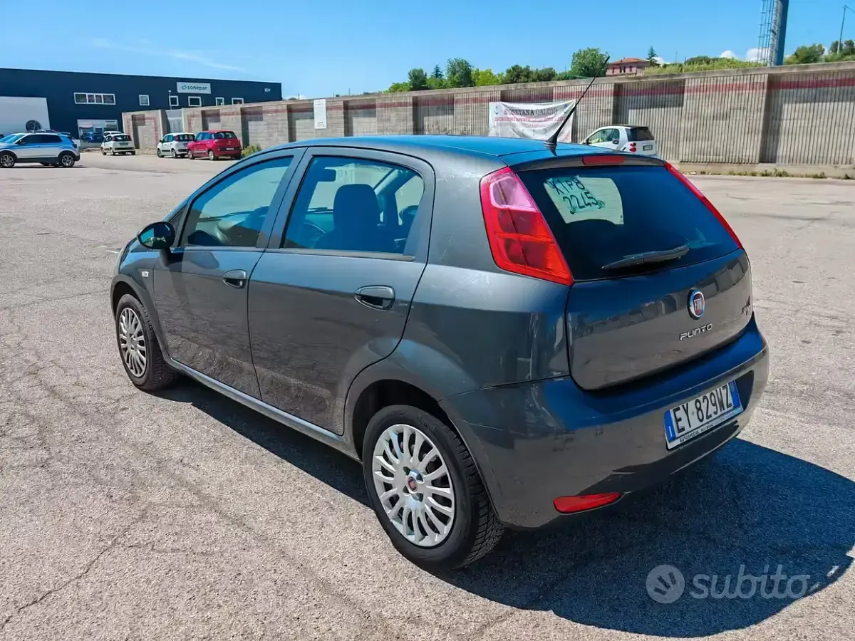 Usata Fiat Punto Street 75 CV (55 kW) 2015 Grigio Utilitaria