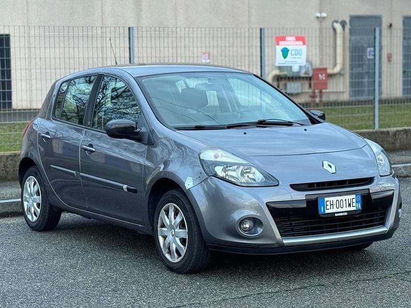 Usata Renault Clio II Luxe 103 CV (75 kW) 2011 Grigio Berlina