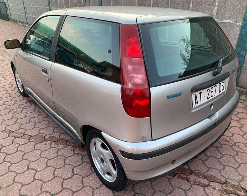 Brugt Fiat Punto 86 HK (63 kW) 1998 Sølv Sedan