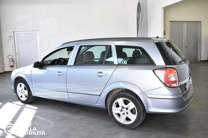 Usata Opel Astra Enjoy 110 CV (80 kW) 2009 Grigio Station wagon