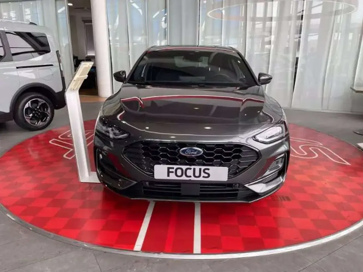 Nuova Ford Focus ST-Line 125 CV (91 kW) 2026 Magnetic grey  Berlina