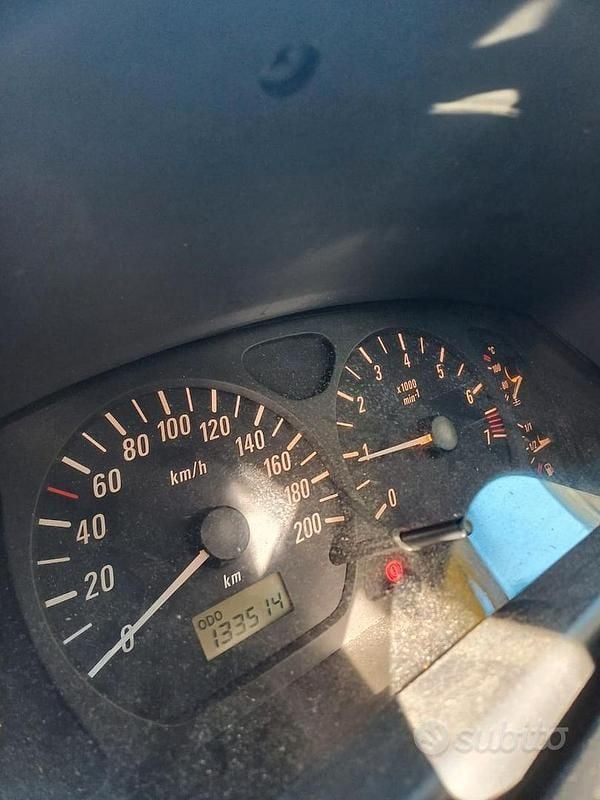 Usata Opel Agila 60 CV (44 kW) 2003 Utilitaria