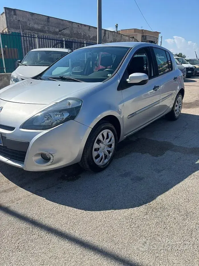 Usata Renault Clio II 85 CV (62 kW) 2010 Grigio Berlina