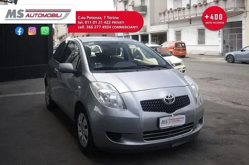 Usata Toyota Yaris Sol 69 CV (50 kW) 2006 Grigio Utilitaria