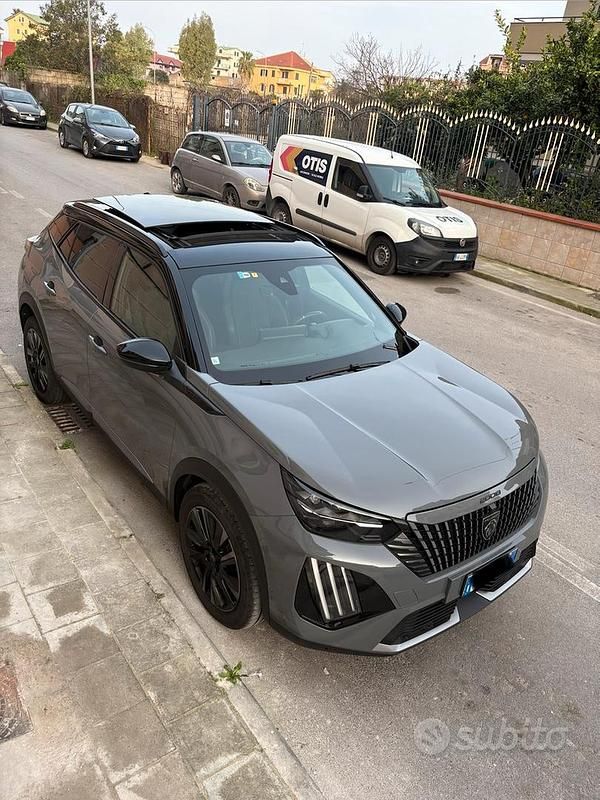 Usata Peugeot 2008 GT 131 CV (96 kW) 2023 Grigio SUV
