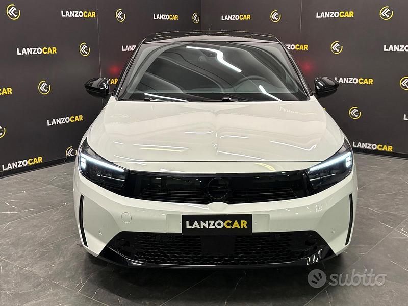 Usata Opel Corsa GS Line 101 CV (74 kW) 2024 Bianco Berlina