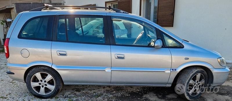 Usata Opel Zafira 125 CV (91 kW) 2004 Grigio Monovolume