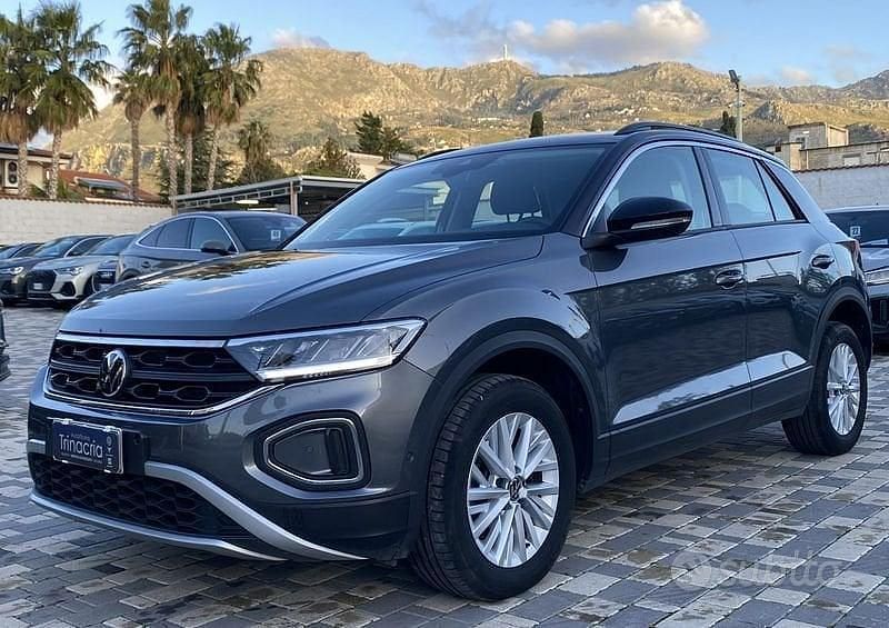 Usata VW T-Roc Life 116 CV (85 kW) 2025 Nero SUV