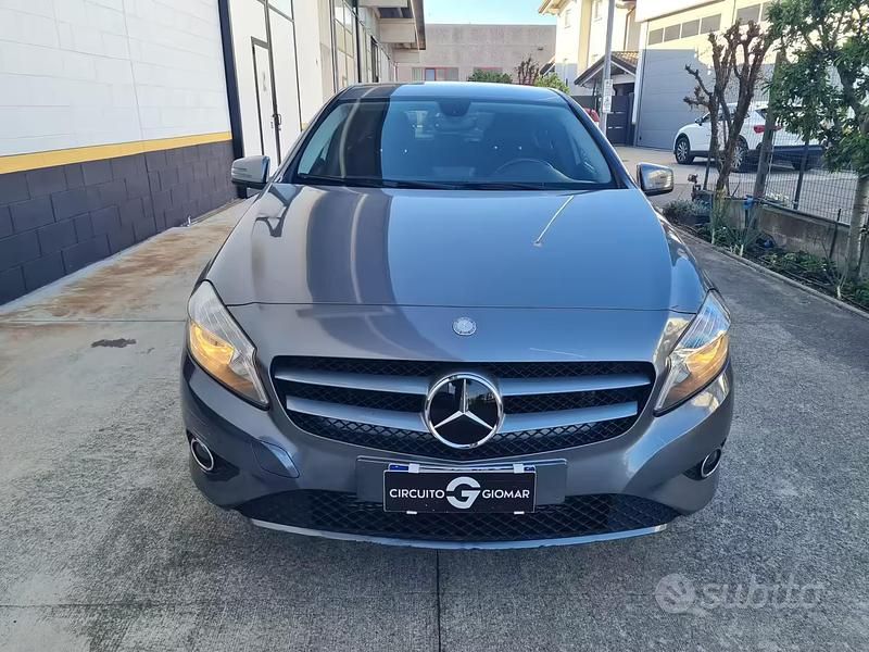 Usata Mercedes A180 Executive 122 CV (89 kW) 2015 Grigio Berlina