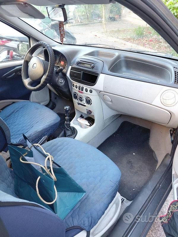 Usata Fiat Punto 60 CV (44 kW) 2003 Grigio Utilitaria