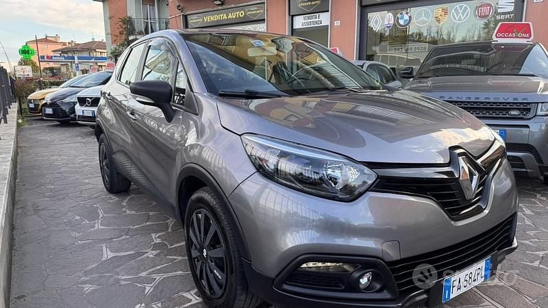 Usata Renault Captur Intens 90 CV (66 kW) 2015 Grigio SUV