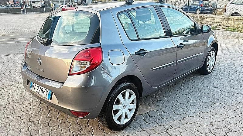 Usata Renault Clio II 75 CV (55 kW) 2009 Grigio Berlina