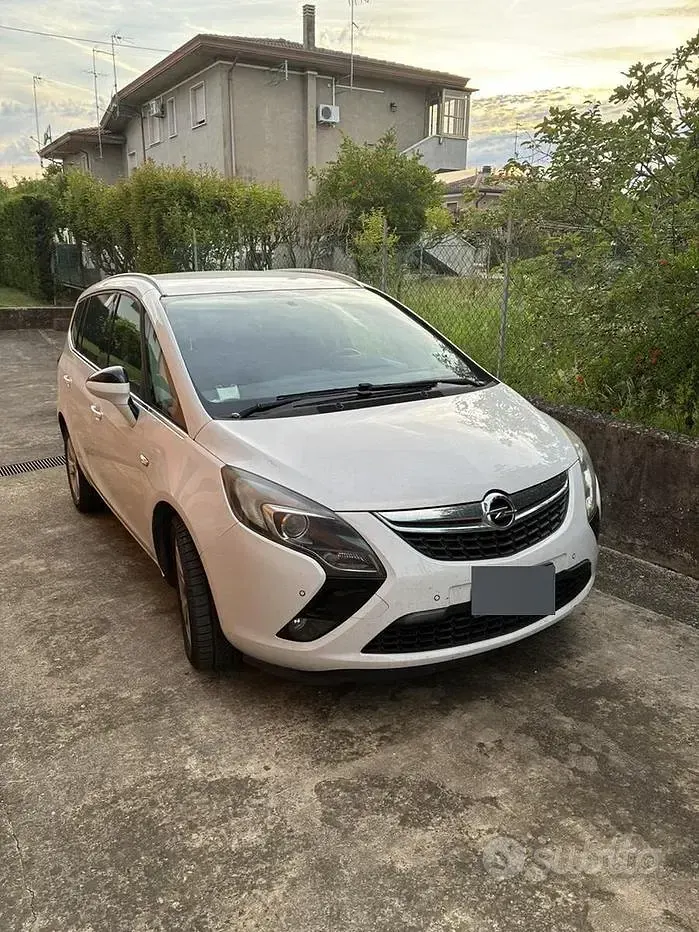 Usata Opel Zafira Tourer 150 CV (110 kW) 2013 Bianco Monovolume