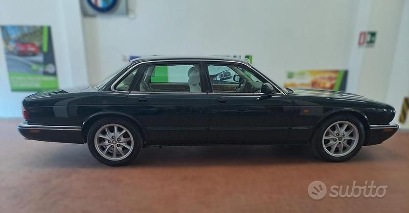 Usata Jaguar XJ Executive 237 CV (174 kW) 1998 Verde Berlina