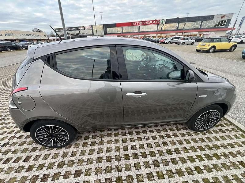 Usata Lancia Ypsilon Silver 69 CV (50 kW) 2023 Utilitaria