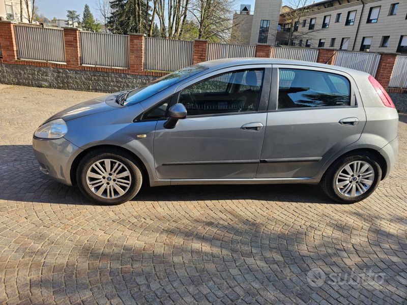 Usata 2008 Fiat Grande Punto Due volumi | 2500 € (Buon prezzo) - Immagine 1/4