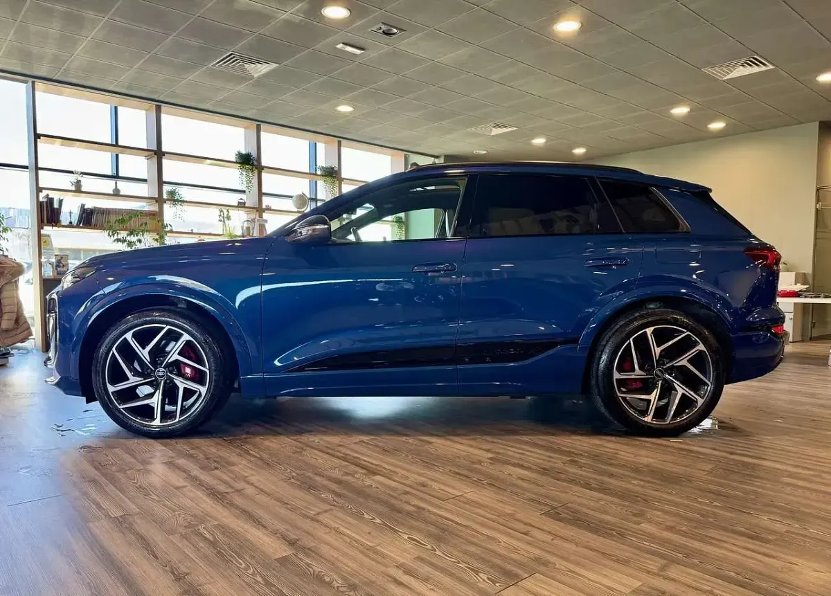 Usata Audi SQ6 e-tron Edition .1 380 kW (517 CV) 2024 Blu/azzurro SUV