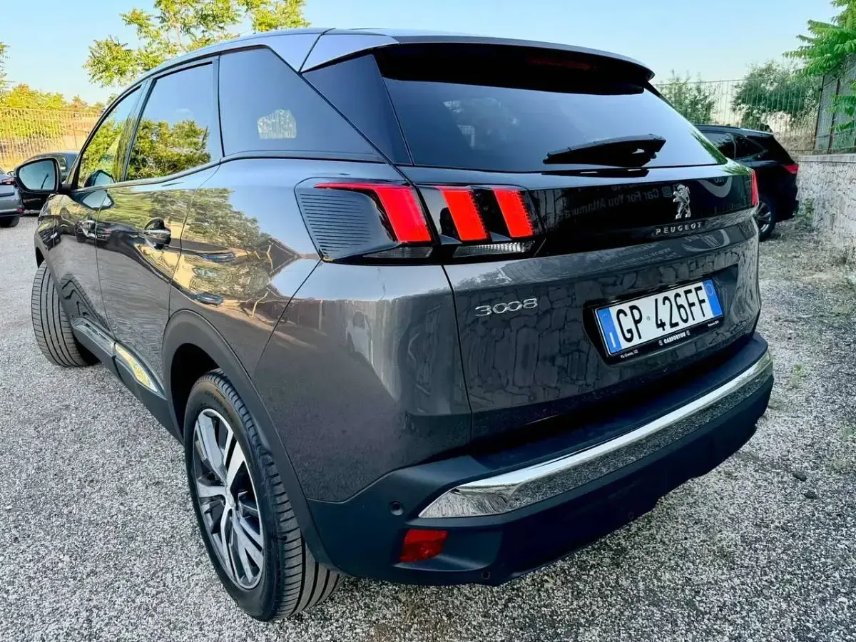 Usata Peugeot 3008 Allure 131 CV (96 kW) 2023 Grigio SUV