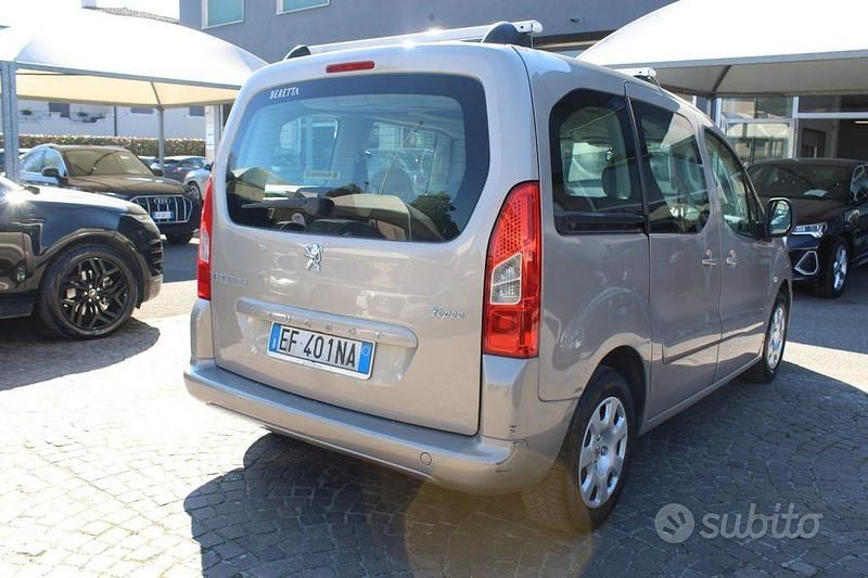Usata Peugeot Partner Tepee 92 CV (67 kW) 2011 Grigio Monovolume
